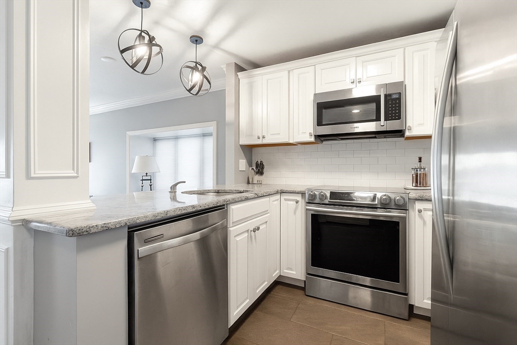 20 Westcliff Dr 20