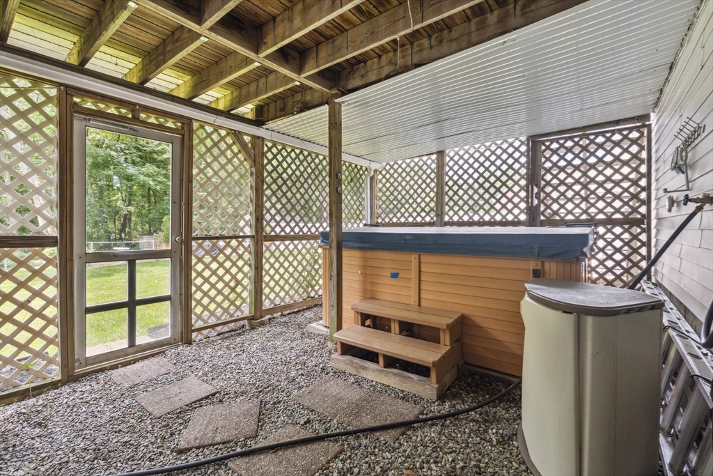 Methuen, Massachusetts 01844, United States, 4 Bedrooms Bedrooms, ,3 BathroomsBathrooms,Residential,Active,167349