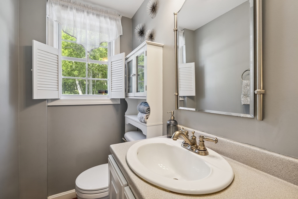 Methuen, Massachusetts 01844, United States, 4 Bedrooms Bedrooms, ,3 BathroomsBathrooms,Residential,Active,167349