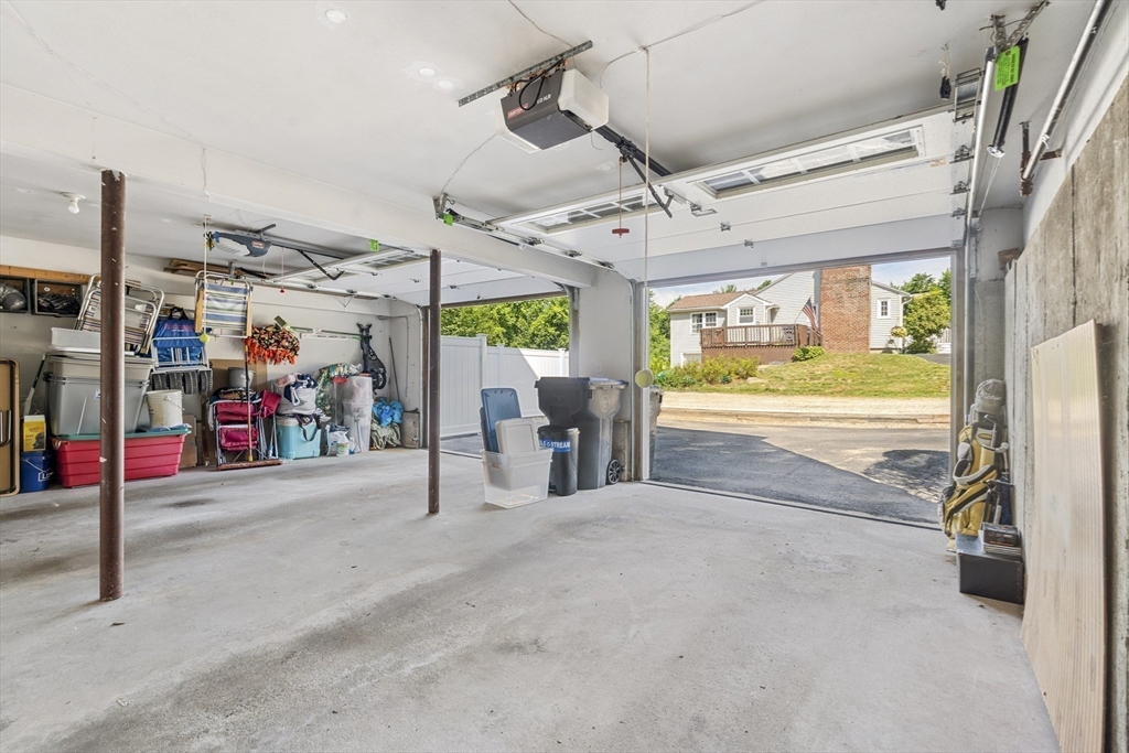 Methuen, Massachusetts 01844, United States, 4 Bedrooms Bedrooms, ,3 BathroomsBathrooms,Residential,Active,167349