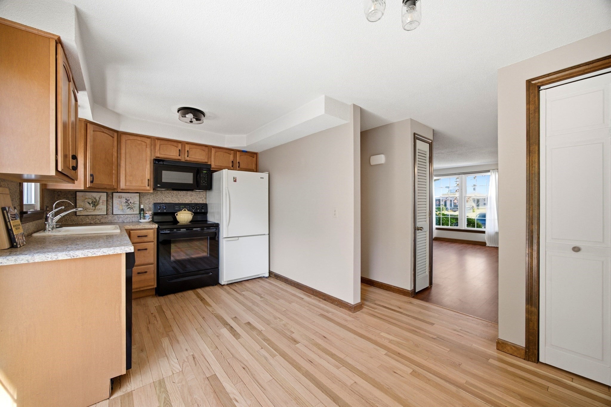 35 Corey Colonial #35, Agawam, MA, 35 Corey Colonial #35, Agawam, MA Photo #11