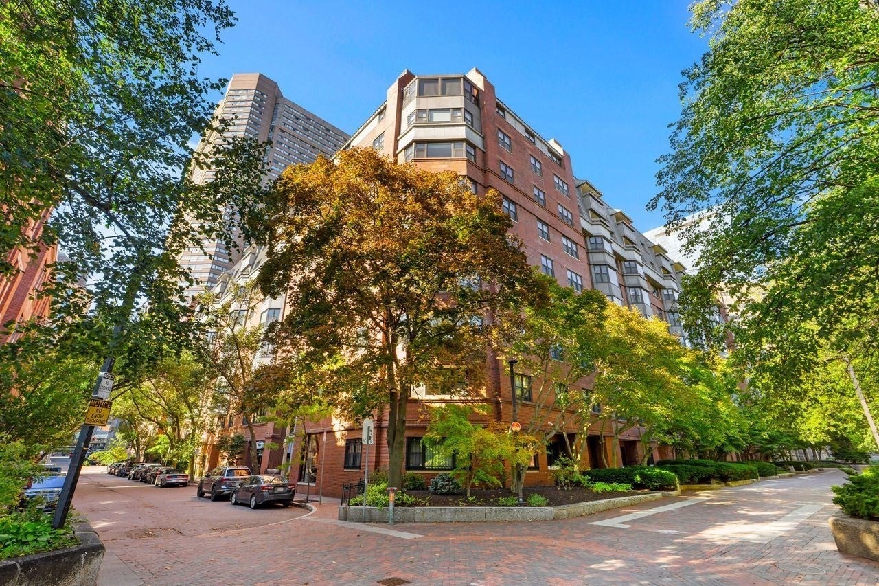 16 Harcourt St #9F, Boston, MA Photo #1