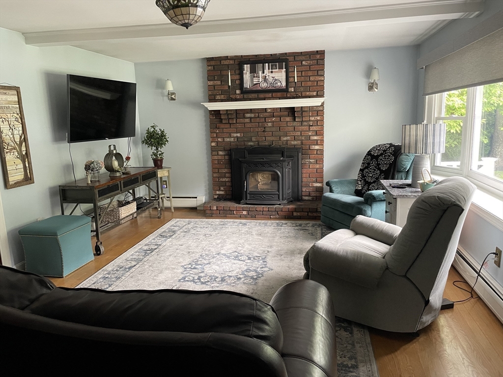 6 Jeffrey Ln