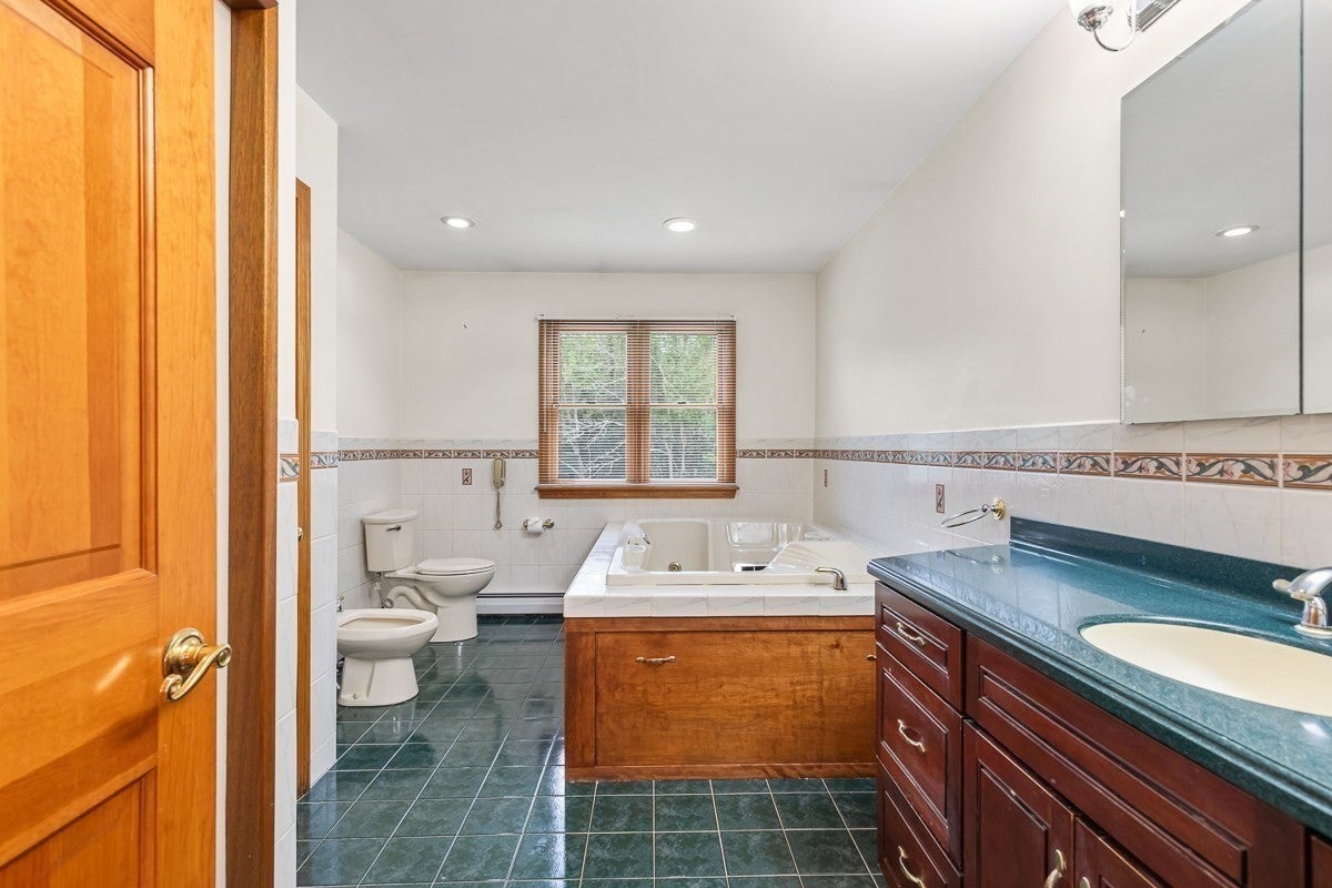 131 Elm Street, Seekonk, MA Photo #24