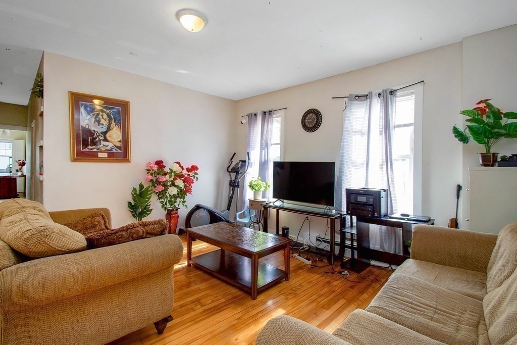 Picture for the property 73497971, 9 beds, 3 baths