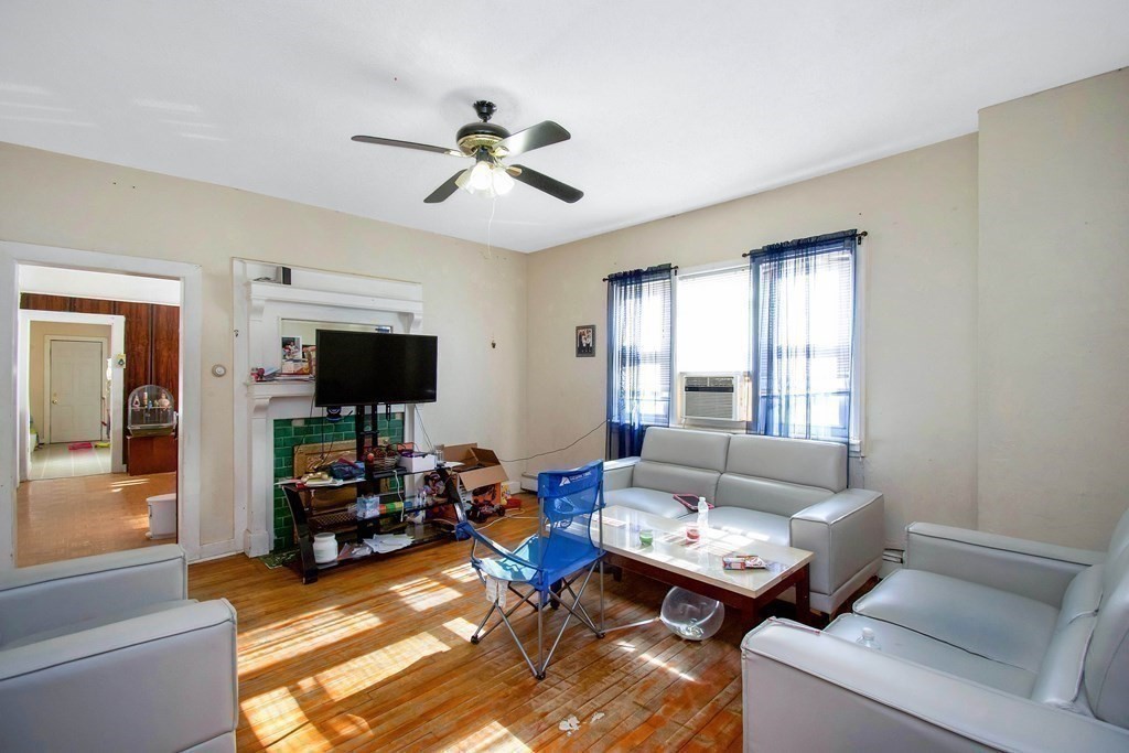 Picture for the property 73497971, 9 beds, 3 baths