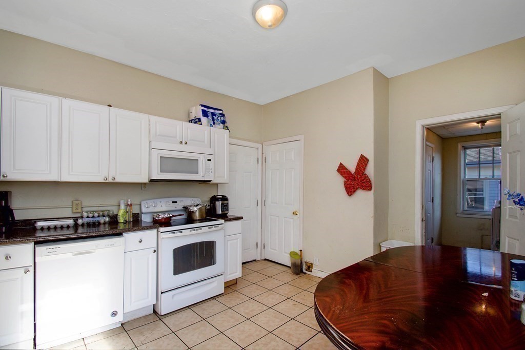 Picture for the property 73497971, 9 beds, 3 baths