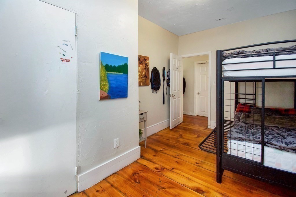 Picture for the property 73497971, 9 beds, 3 baths