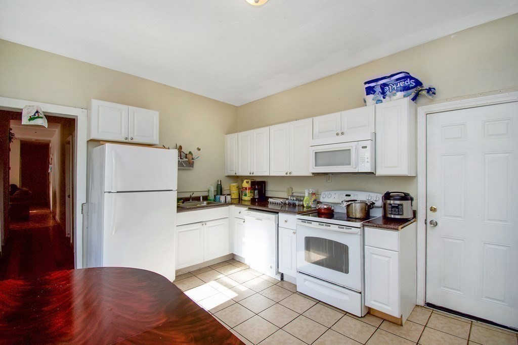 Picture for the property 73497971, 9 beds, 3 baths