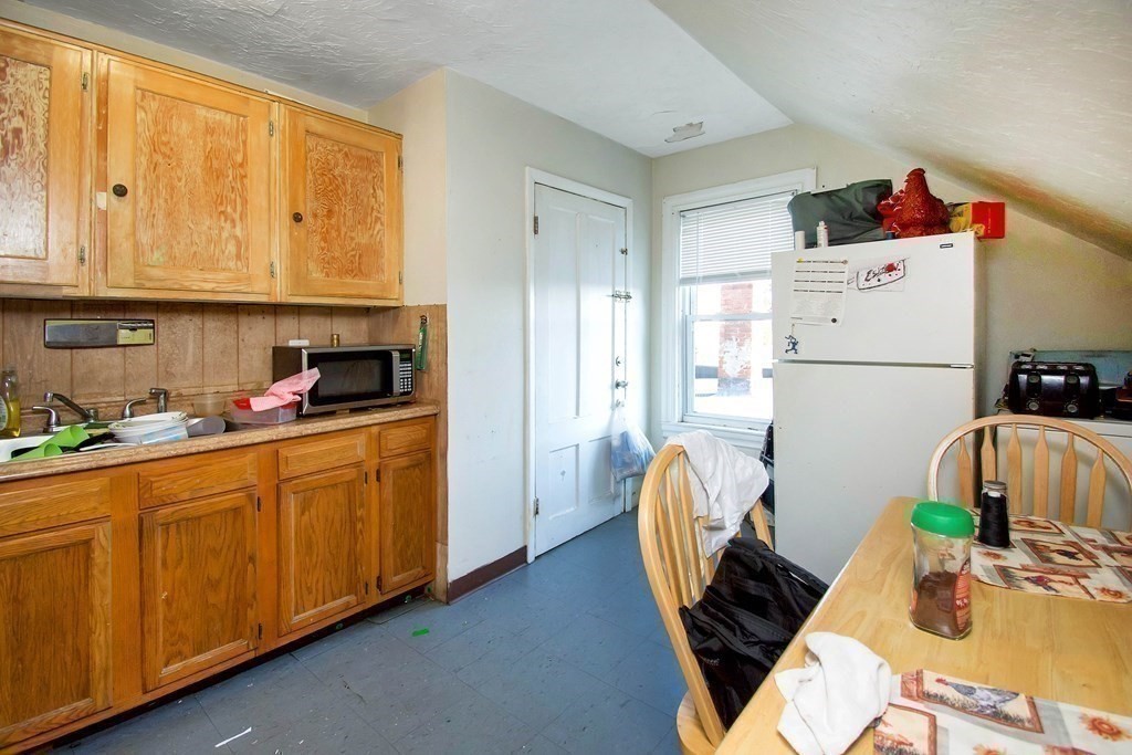 Picture for the property 73497971, 9 beds, 3 baths