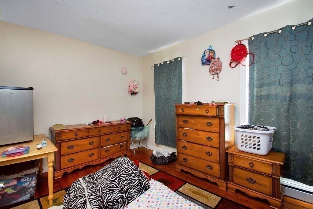 Picture for the property 73497971, 9 beds, 3 baths