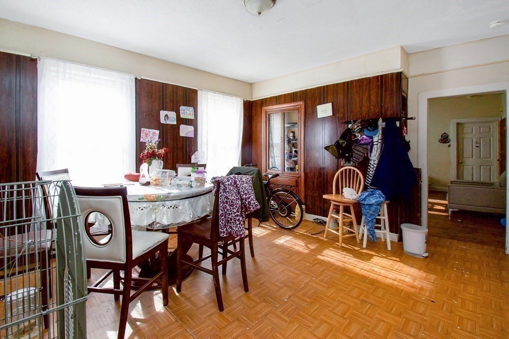 Picture for the property 73497971, 9 beds, 3 baths