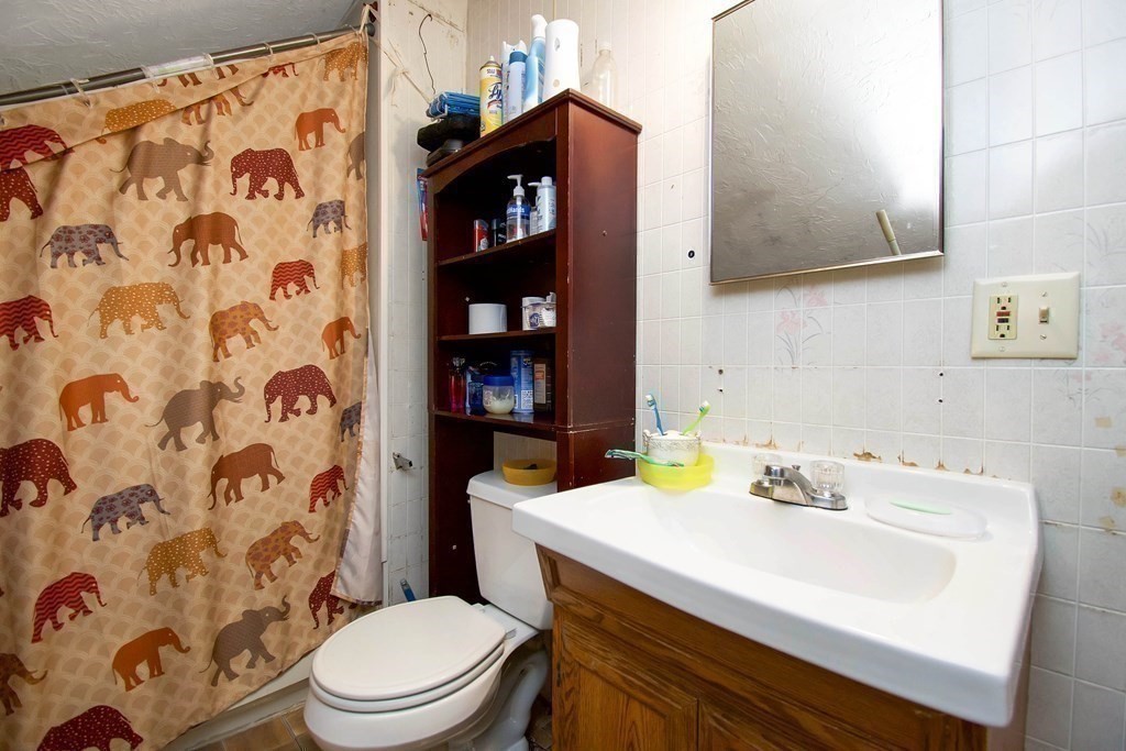 Picture for the property 73497971, 9 beds, 3 baths