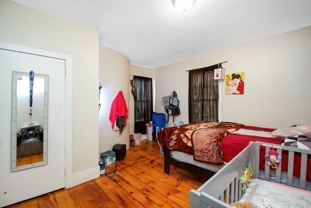 Picture for the property 73497971, 9 beds, 3 baths