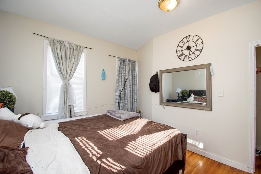 Picture for the property 73497971, 9 beds, 3 baths
