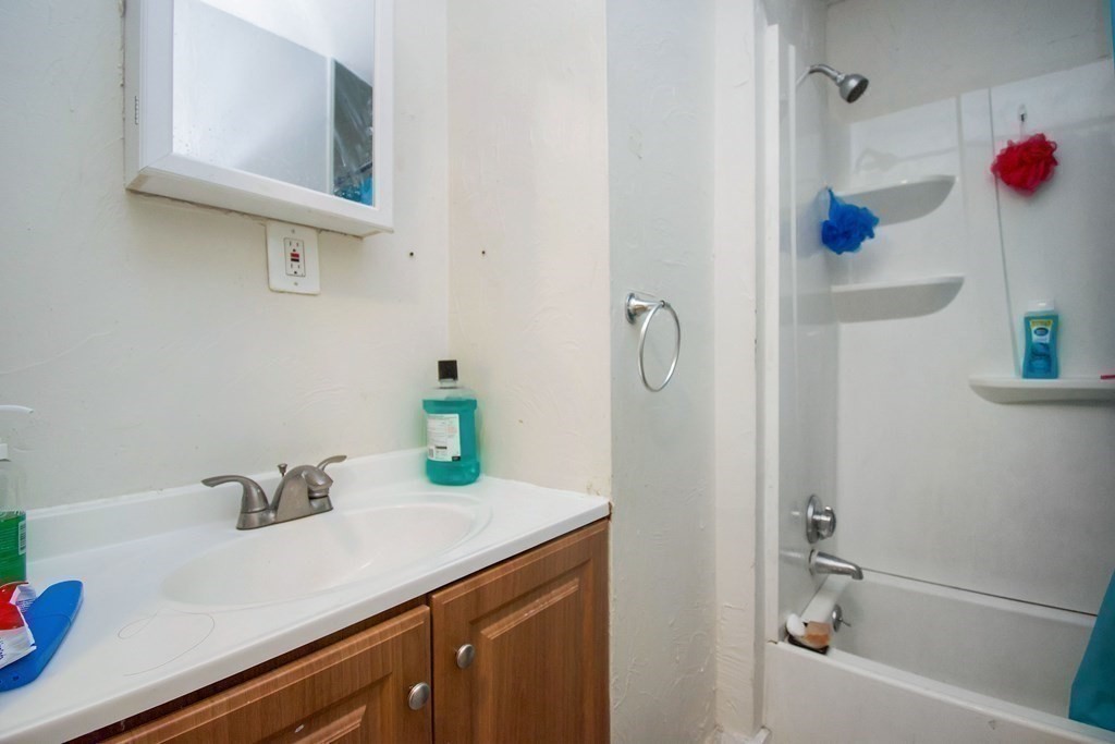 Picture for the property 73497971, 9 beds, 3 baths