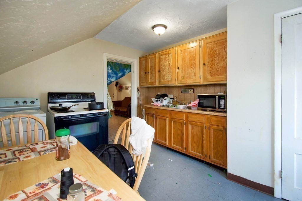 Picture for the property 73497971, 9 beds, 3 baths