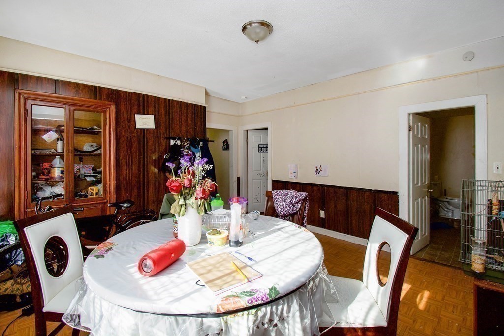 Picture for the property 73497971, 9 beds, 3 baths