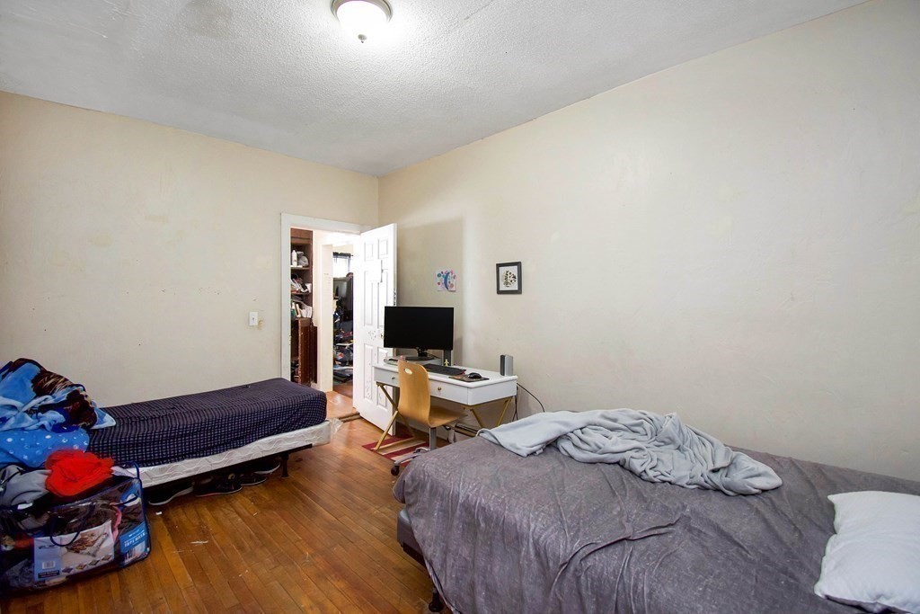 Picture for the property 73497971, 9 beds, 3 baths