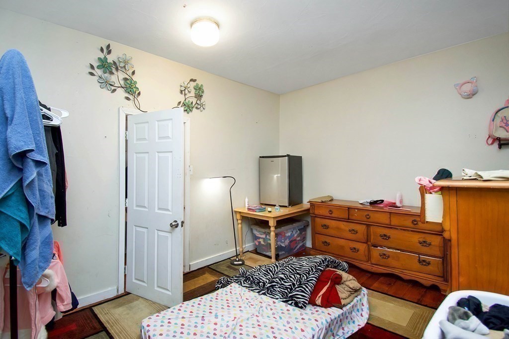 Picture for the property 73497971, 9 beds, 3 baths