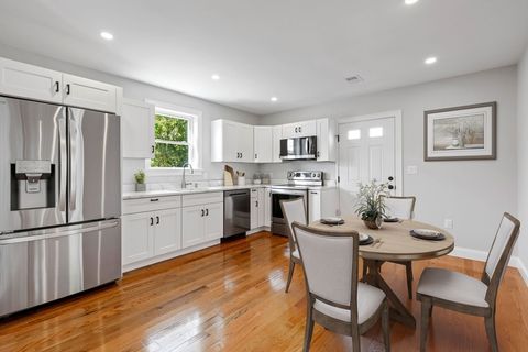 8R Elm Street 2 Peabody MA 01960