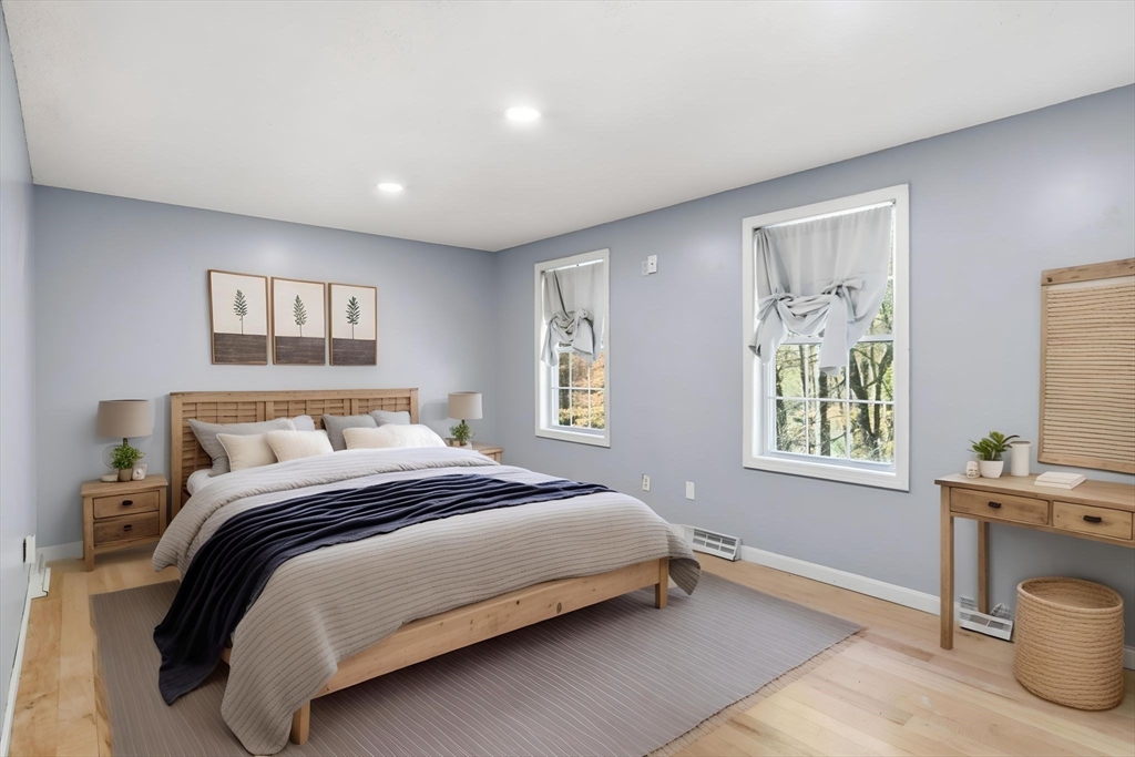 Southwick, Massachusetts 01077, United States, 3 Bedrooms Bedrooms, ,2 BathroomsBathrooms,Residential,Pending,250934