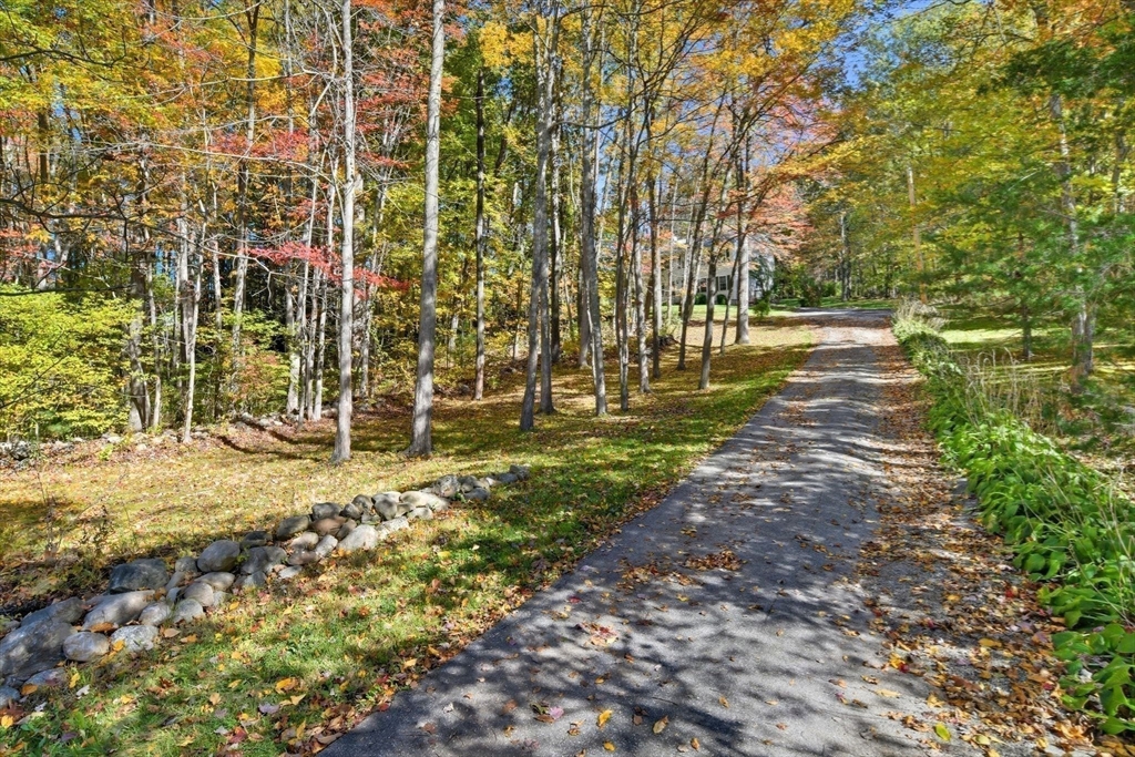 Southwick, Massachusetts 01077, United States, 3 Bedrooms Bedrooms, ,2 BathroomsBathrooms,Residential,Pending,250934