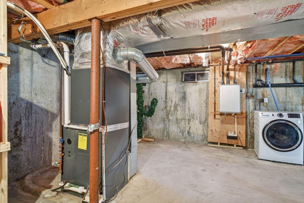 Southwick, Massachusetts 01077, United States, 3 Bedrooms Bedrooms, ,2 BathroomsBathrooms,Residential,Pending,250934