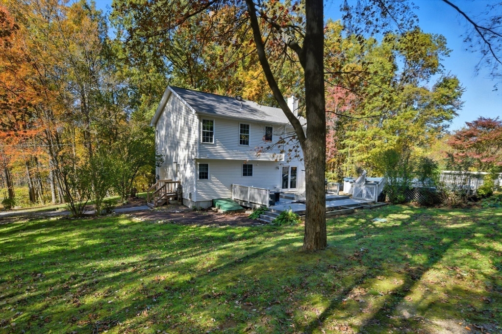 Southwick, Massachusetts 01077, United States, 3 Bedrooms Bedrooms, ,2 BathroomsBathrooms,Residential,Pending,250934