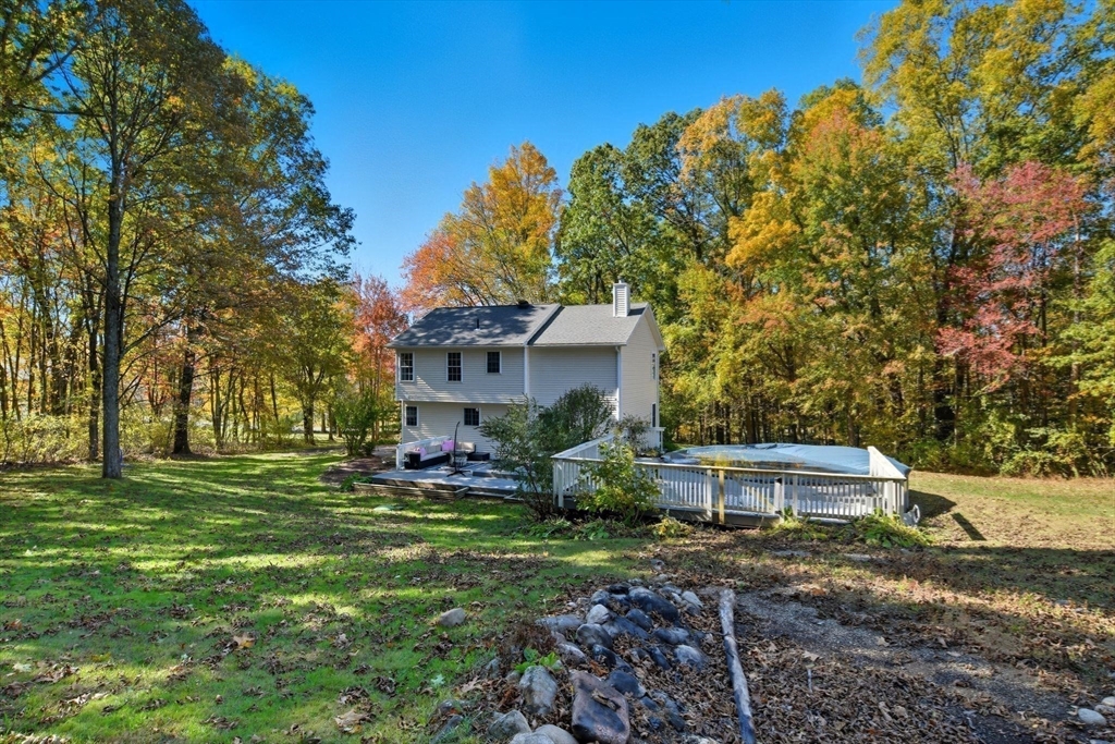 Southwick, Massachusetts 01077, United States, 3 Bedrooms Bedrooms, ,2 BathroomsBathrooms,Residential,Pending,250934