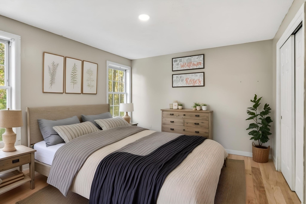 Southwick, Massachusetts 01077, United States, 3 Bedrooms Bedrooms, ,2 BathroomsBathrooms,Residential,Pending,250934