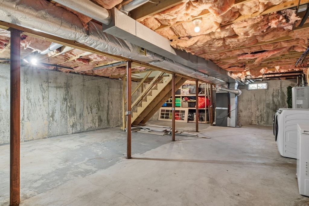 Southwick, Massachusetts 01077, United States, 3 Bedrooms Bedrooms, ,2 BathroomsBathrooms,Residential,Pending,250934