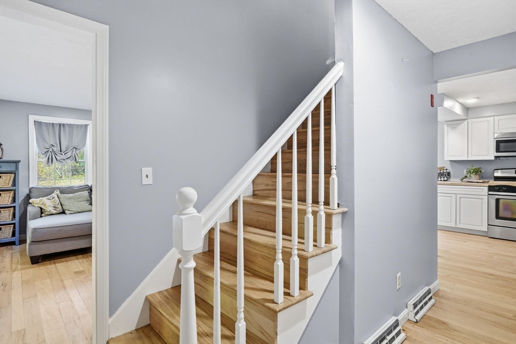 Southwick, Massachusetts 01077, United States, 3 Bedrooms Bedrooms, ,2 BathroomsBathrooms,Residential,Pending,250934