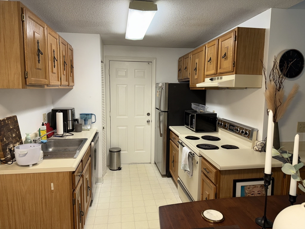 2 Squire Ct 8