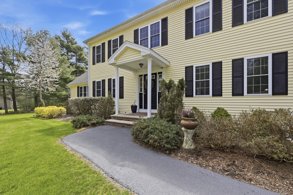16 Sonia Dr, Middleboro, MA Photo #3