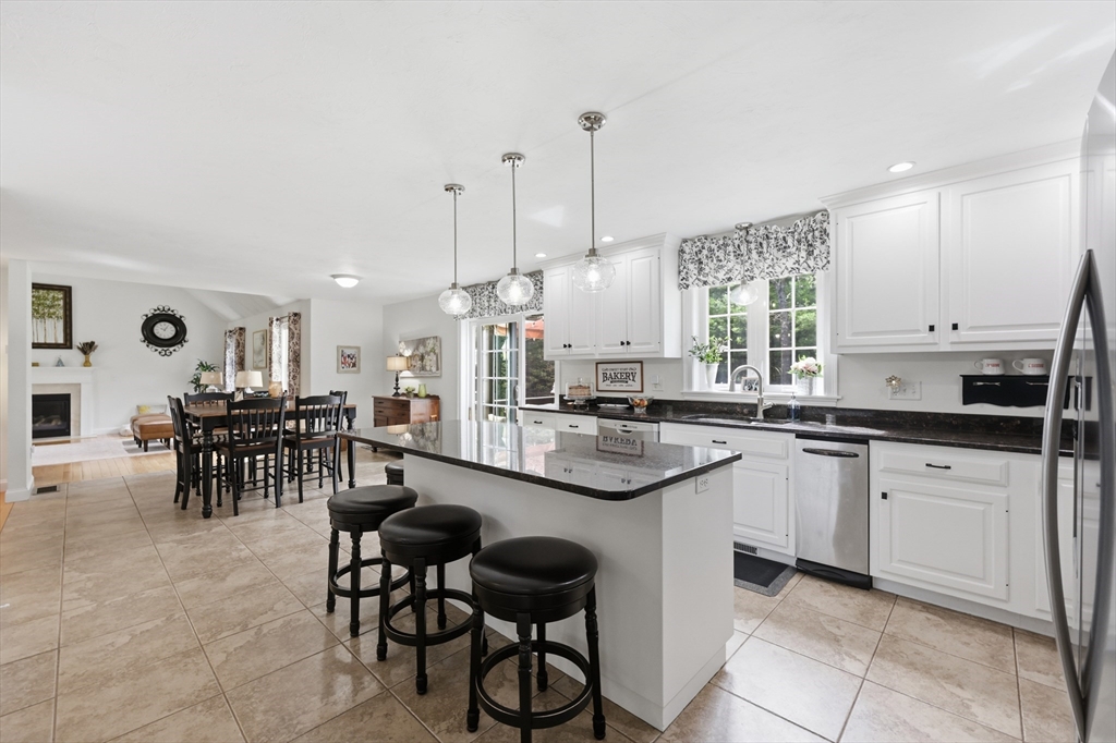 16 Sonia Dr, Middleboro, MA Photo #10