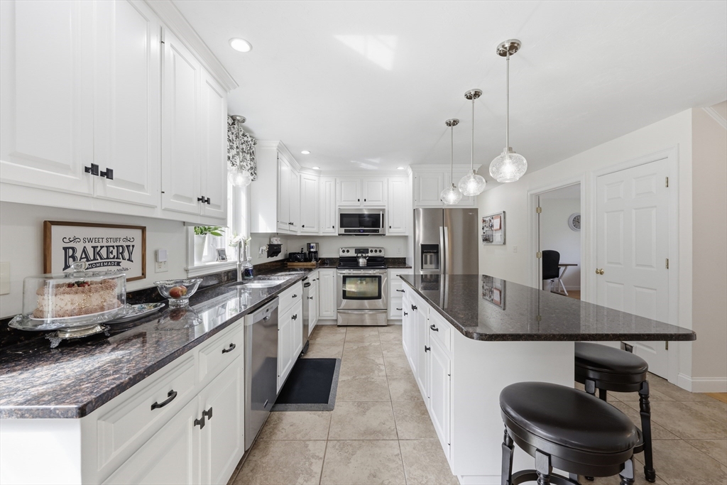 16 Sonia Dr, Middleboro, MA Photo #14