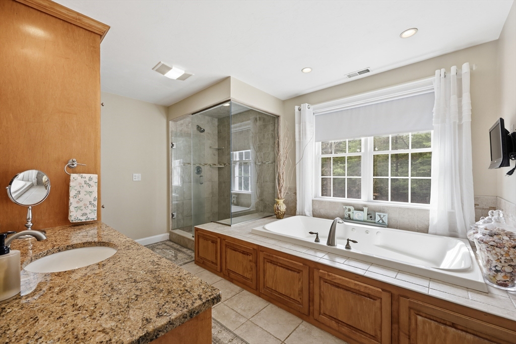 16 Sonia Dr, Middleboro, MA Photo #27