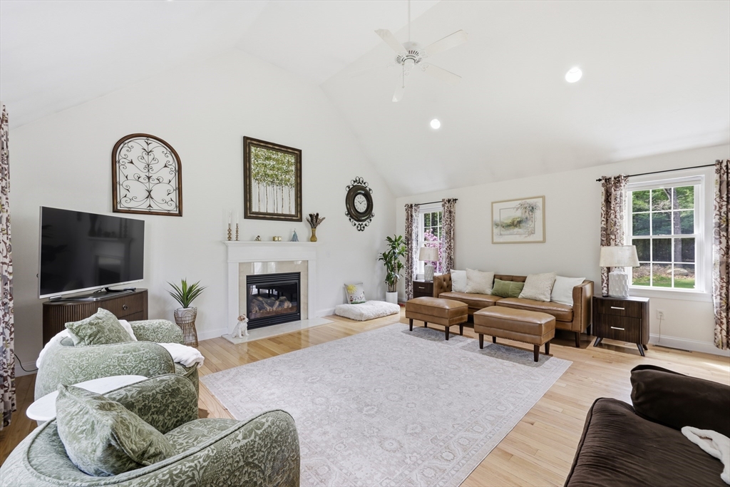 16 Sonia Dr, Middleboro, MA Photo #20