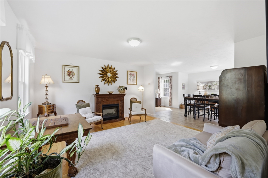 16 Sonia Dr, Middleboro, MA Photo #5
