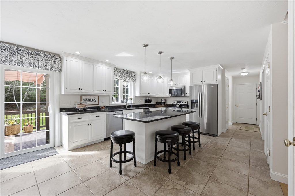 16 Sonia Dr, Middleboro, MA Photo #12