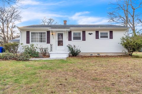 82 Louis Rd Springfield MA 01118