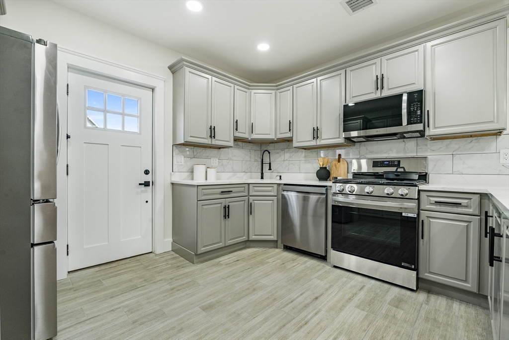 147 Jefferson Ave 2