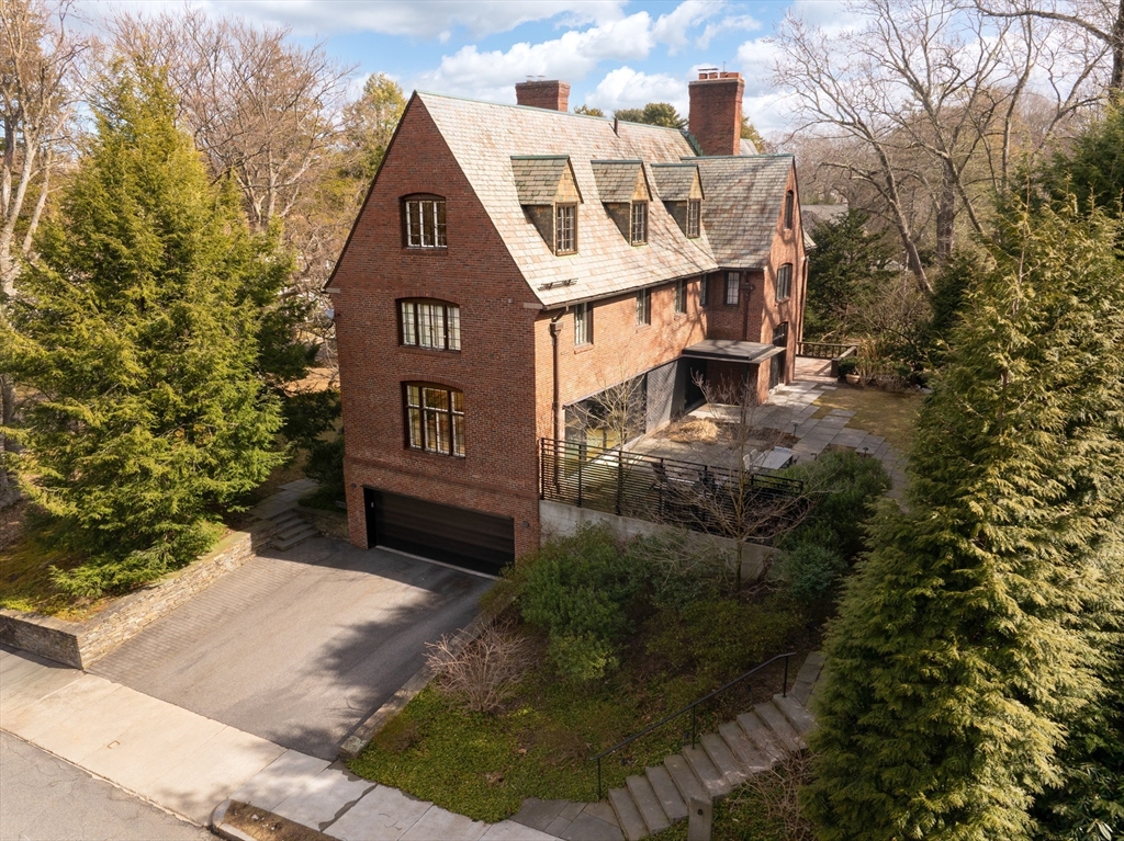 8 Holly Road