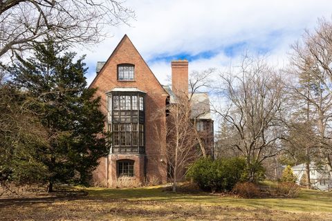 8 Holly Road Newton MA 02468