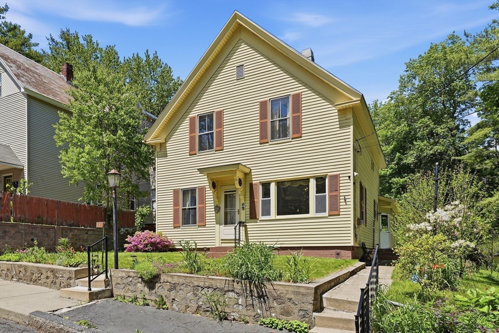 17 E Howe St
