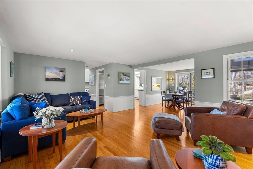 10 West Cottage Street