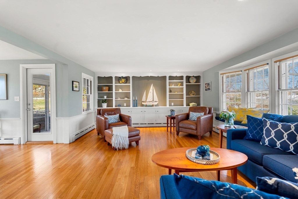 10 West Cottage Street