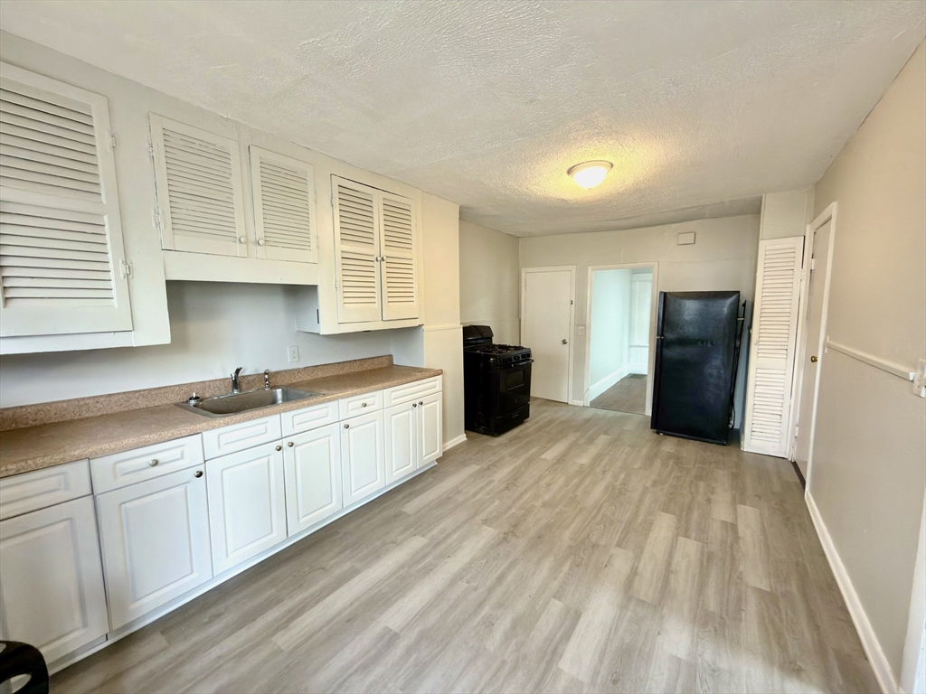 27 Loring St, Springfield, MA Photo #2