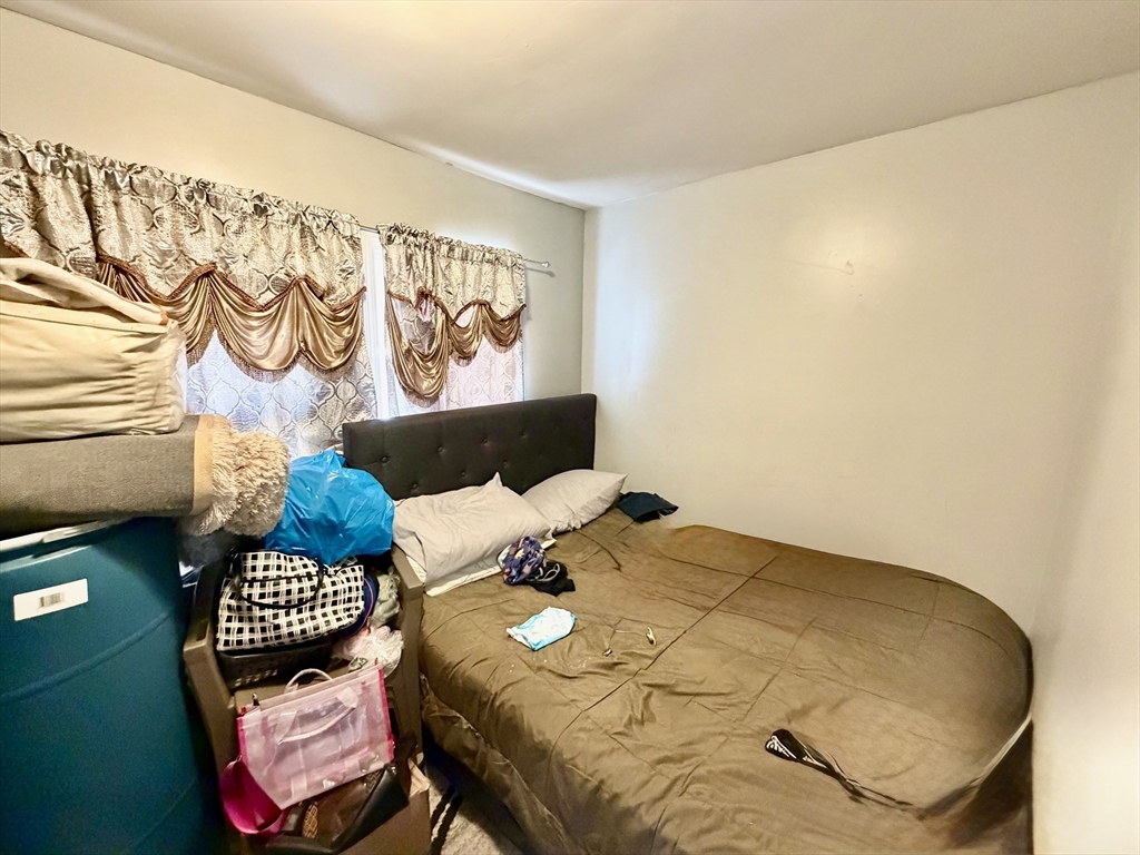 27 Loring St, Springfield, MA Photo #13